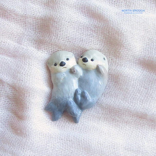 ラッコのブローチ